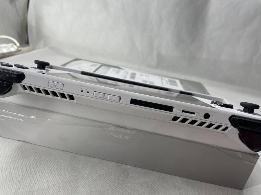تم استخدام Rog ally z1 لمدة أقل من 24 ساعة