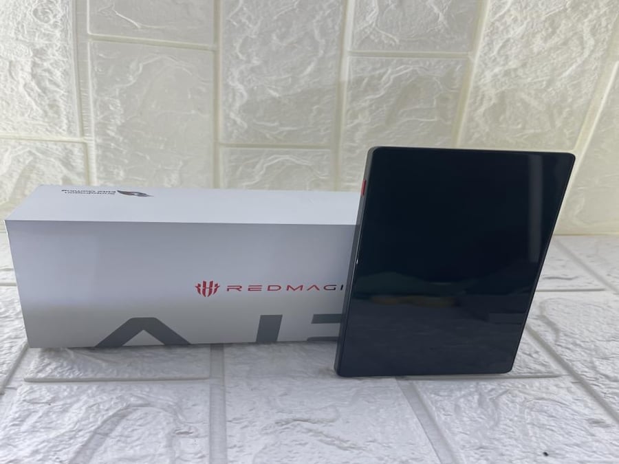 ريد ماجيك 11 إير مستعمل 512GB - يوجد خدش بالشاشة - ضمان شهر - صورة 2