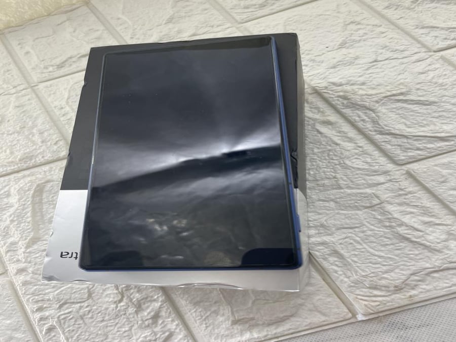 نوبيا z70 ultra ,بذاكرة داخلية ٥١٢ جيجا و ١٦ جيجا رام ، مستعمل اقل من ٢٤ ساعه