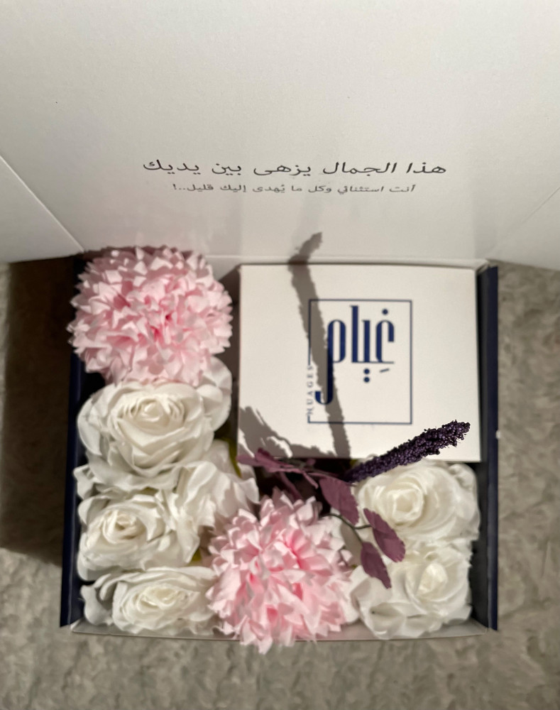 صندوق مُزين بالورد الأورنج