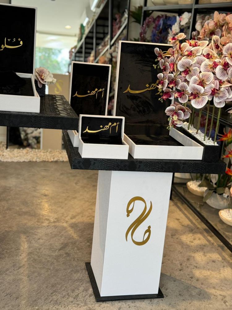 Two wedding networks with parents' gifts