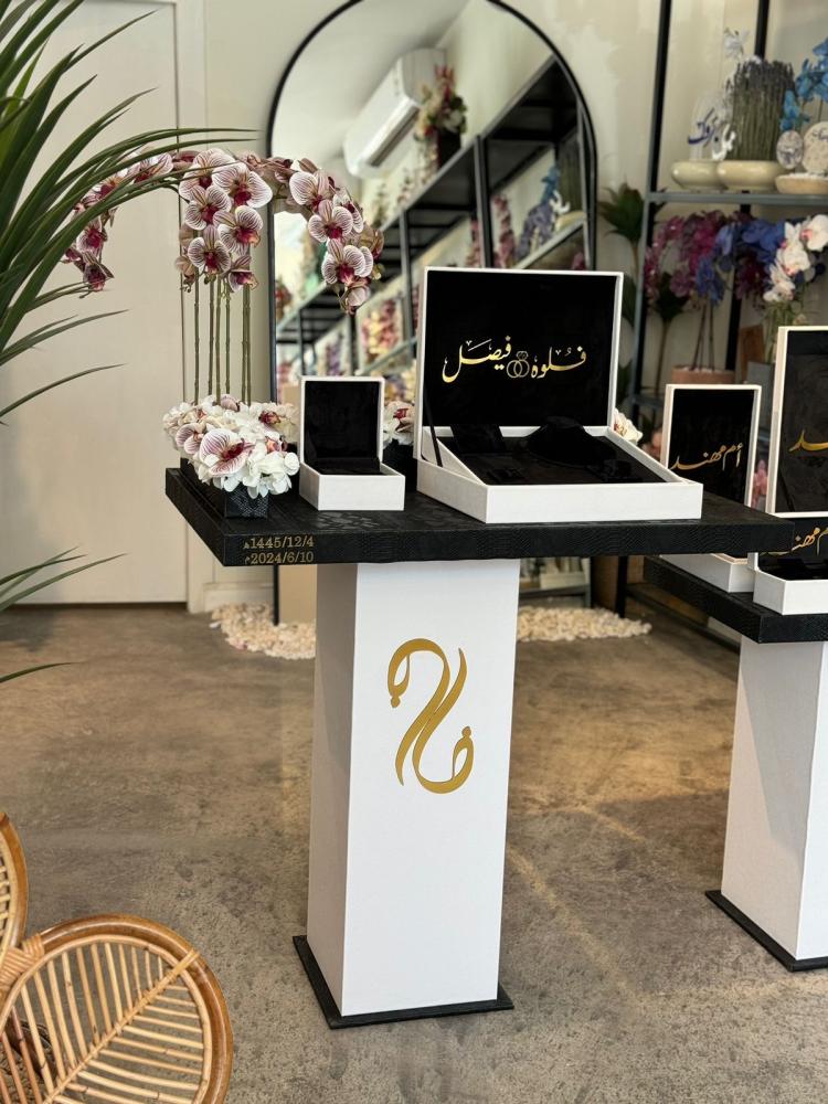 Two wedding networks with parents' gifts