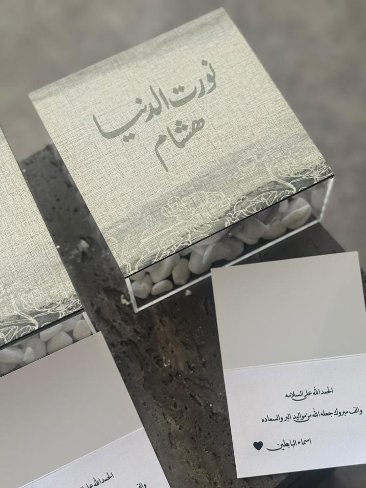 بوكس اكريلك مع غطاء خشب