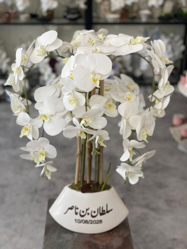 فازة السيراميك مع ورد الاوركيد