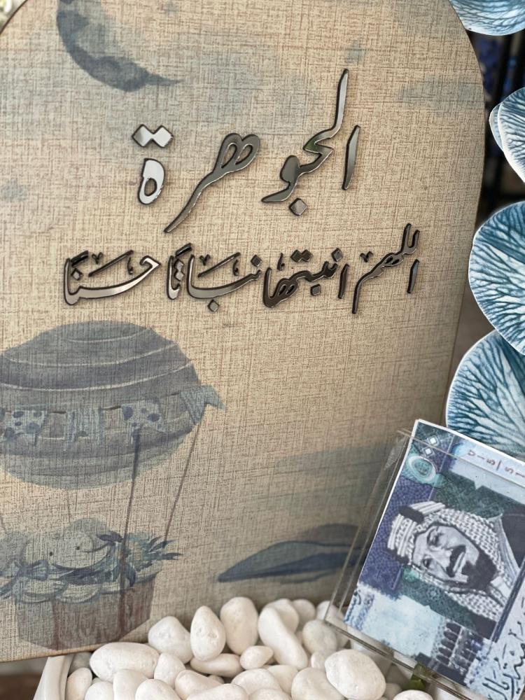 فازة السيراميك مع ورد الاوركيد مع حامل المبلغ
