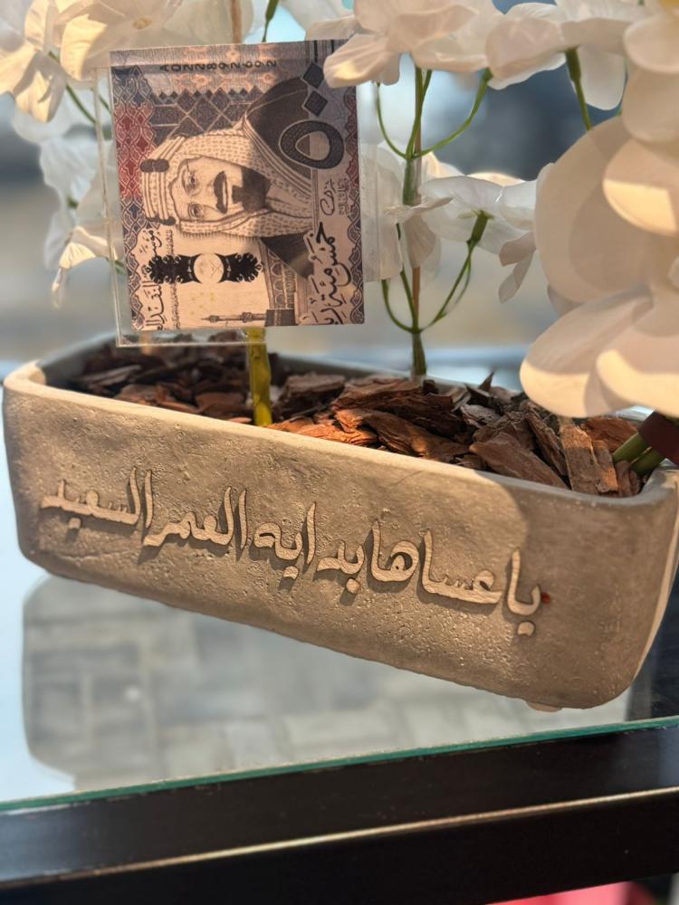 فازة الاسمنت مع ورد الاوركيد غير شامل اكريلك الفلوس