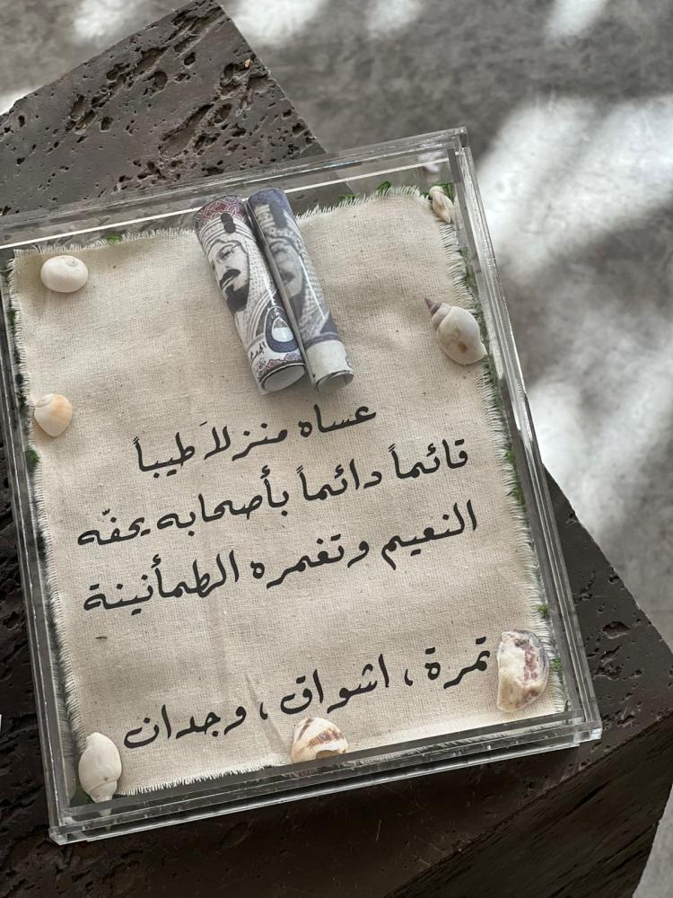 فازة الاسمنت مع ورد الاوركيد وبوكس اكريليك