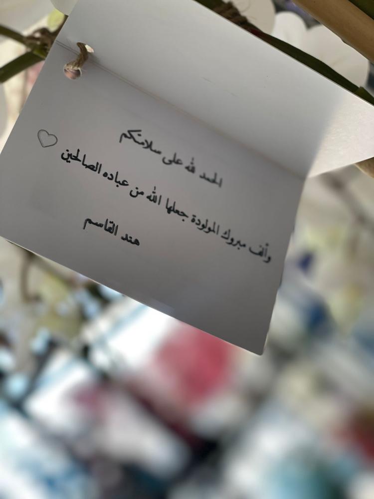 فازة السيراميك مع ورد الاوركيد