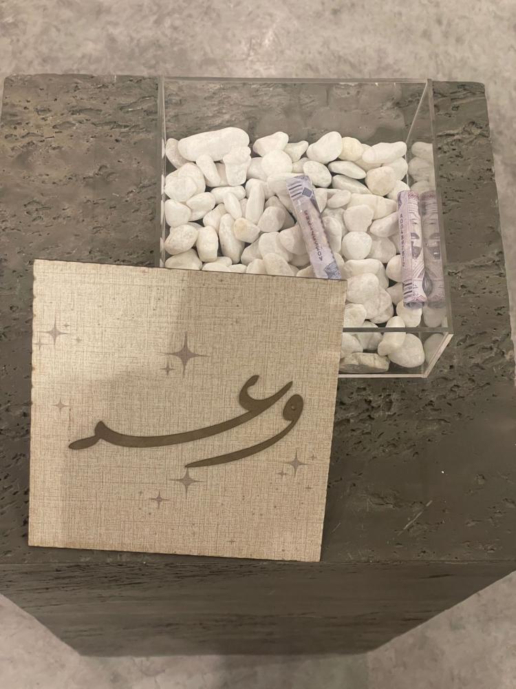 بوكس اكريلك مع غطاء خشب