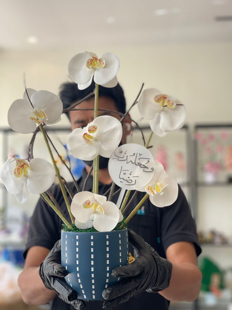 A vase with beautiful coordination