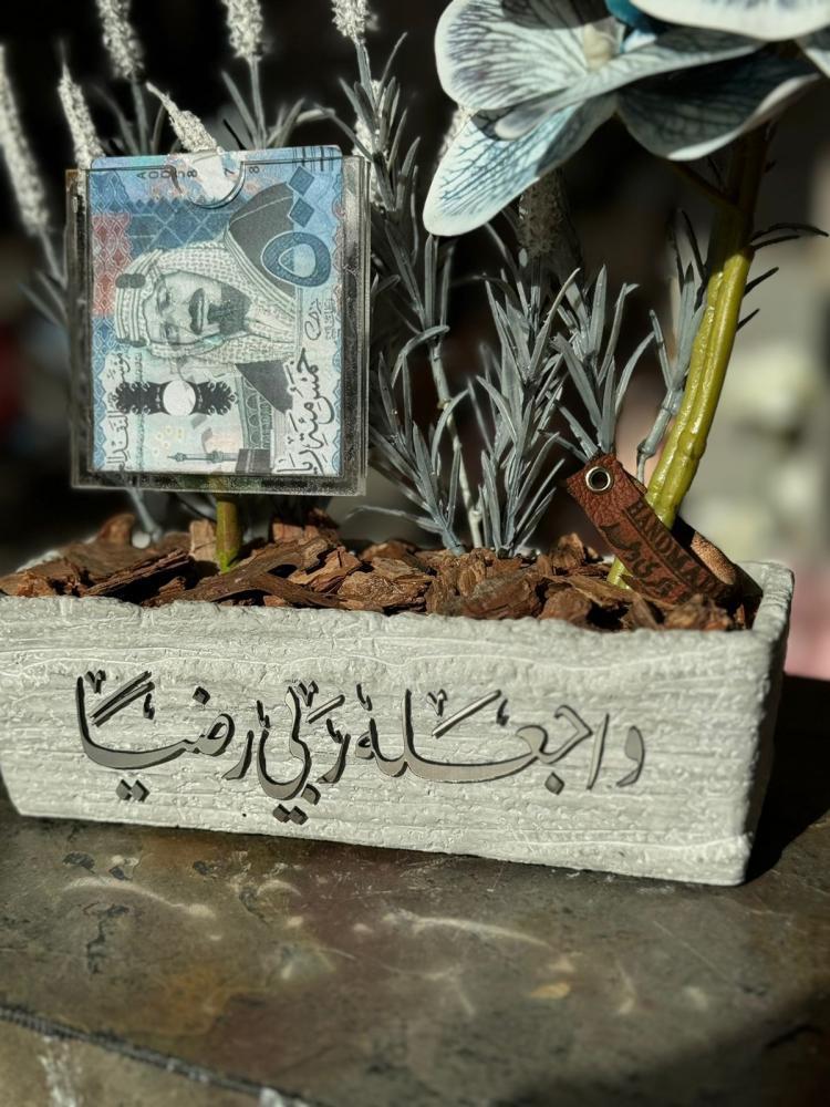 فازة الاسمنت المستطيلة مع ورد الاوركيد و الافندر غير شامل اكريلك المبلغ المالي