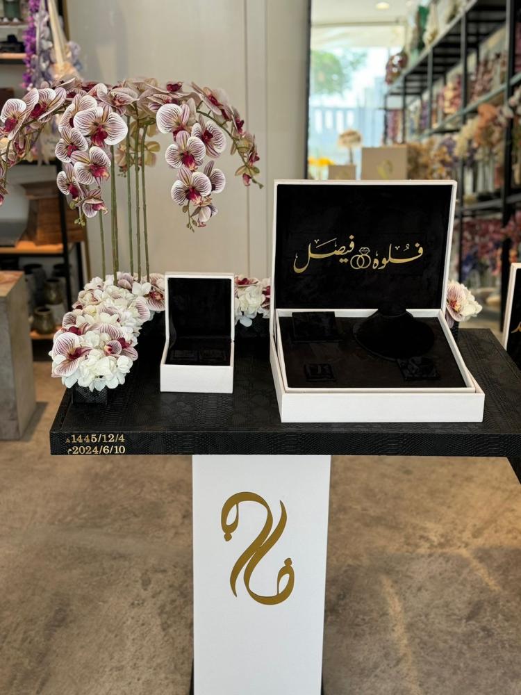 Two wedding networks with parents' gifts
