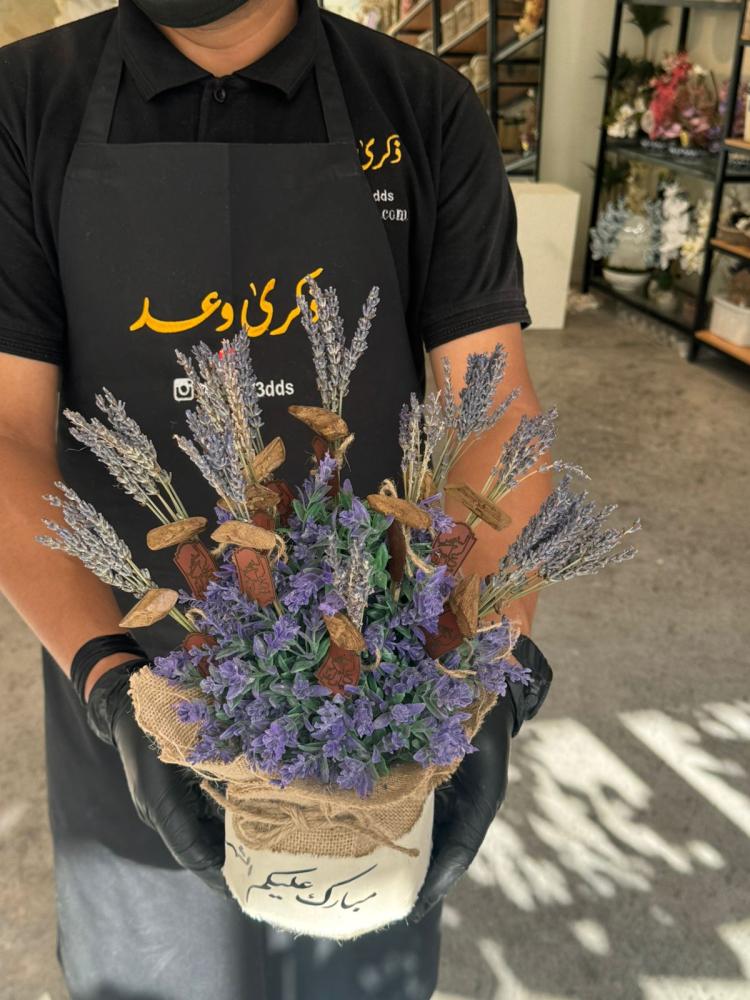 بوكيه اللافندر الصناعي مع الطبيعي وكسر البخور الكمبودي 12 قطعه