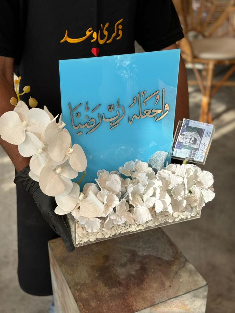 فازة اكريلك مع ورد الاوركيد