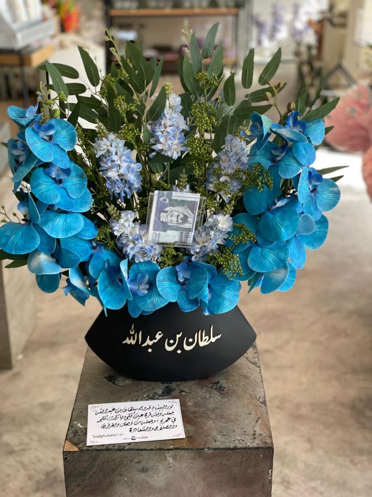 فازة سيراميك ورد صناعي