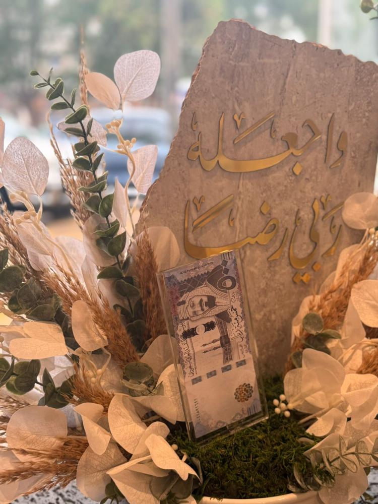 فازة السيراميك مع ورد الاوركيد و الورد الصناعي غير شامل حامل المبلغ المالي