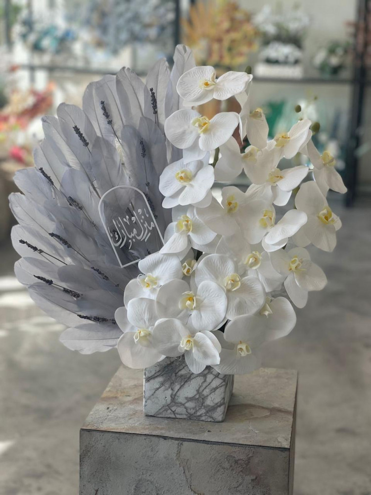 فازة ورد صناعي
