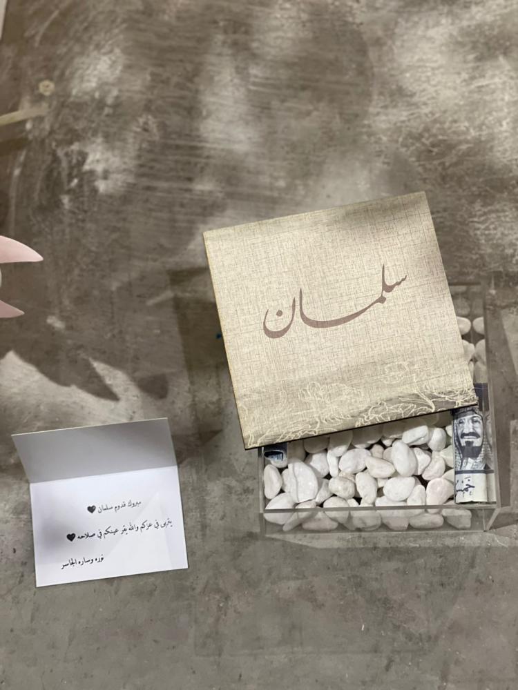 بوكس اكريلك مع غطاء خشب