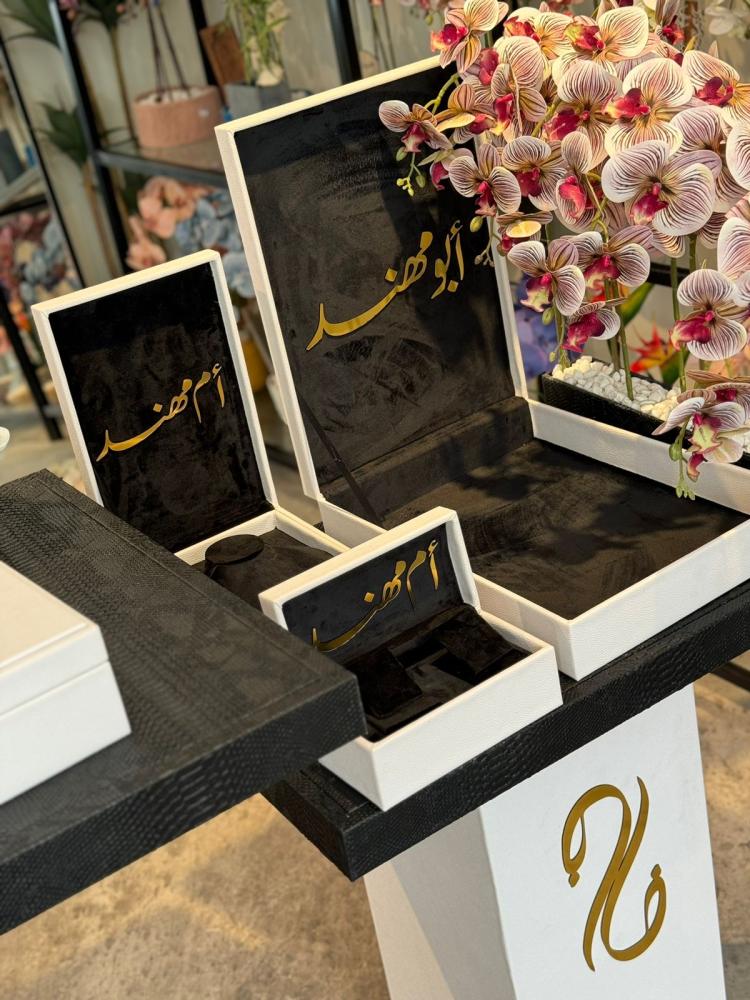Two wedding networks with parents' gifts
