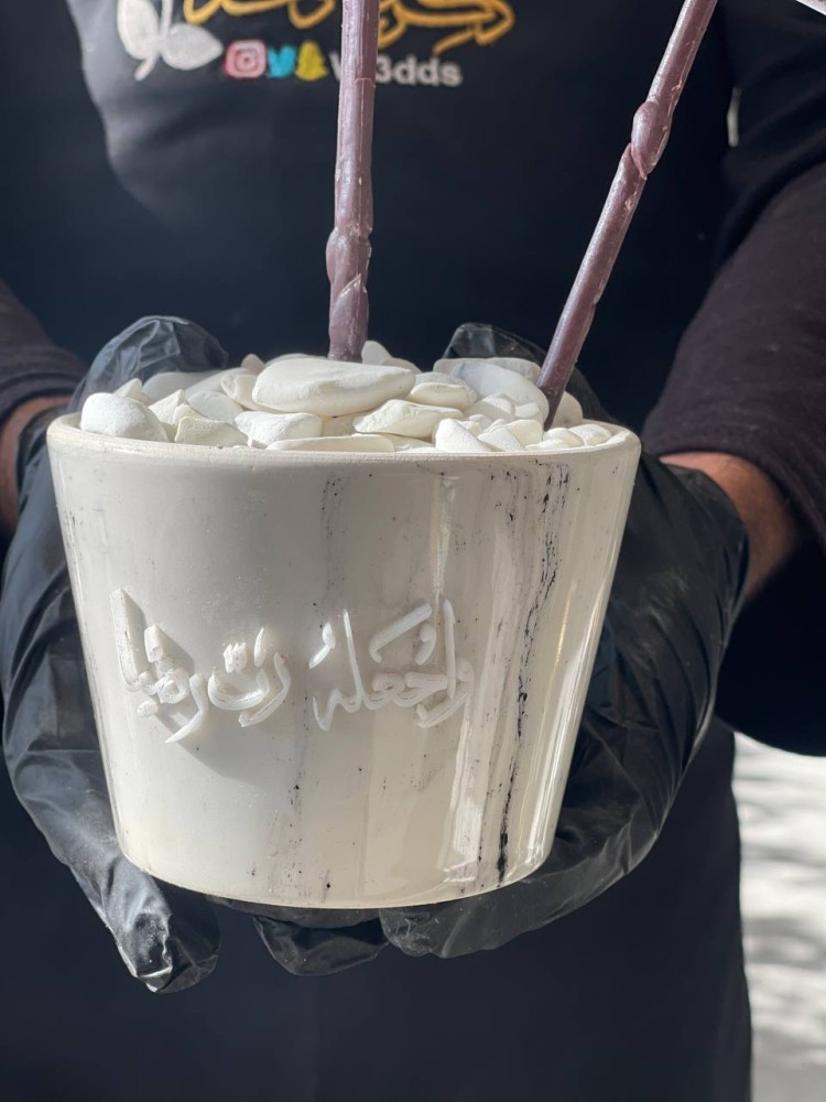 فازة ورد صناعي