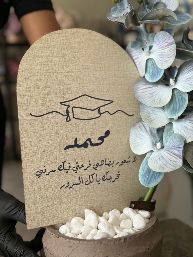 فازة الاسمنت مع ورد الاوركيد
