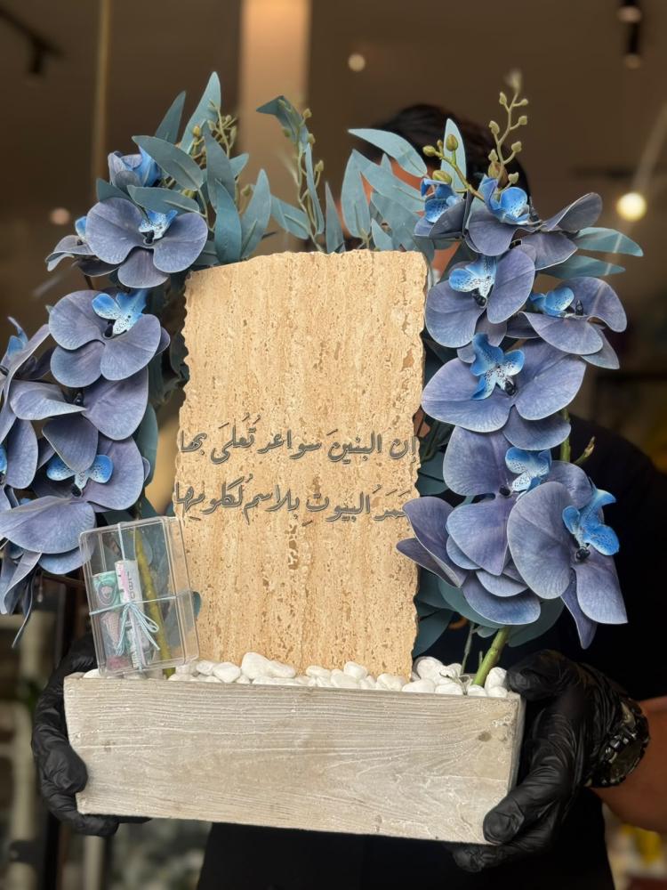فازة الاسمنت مع ورد الاوركيد