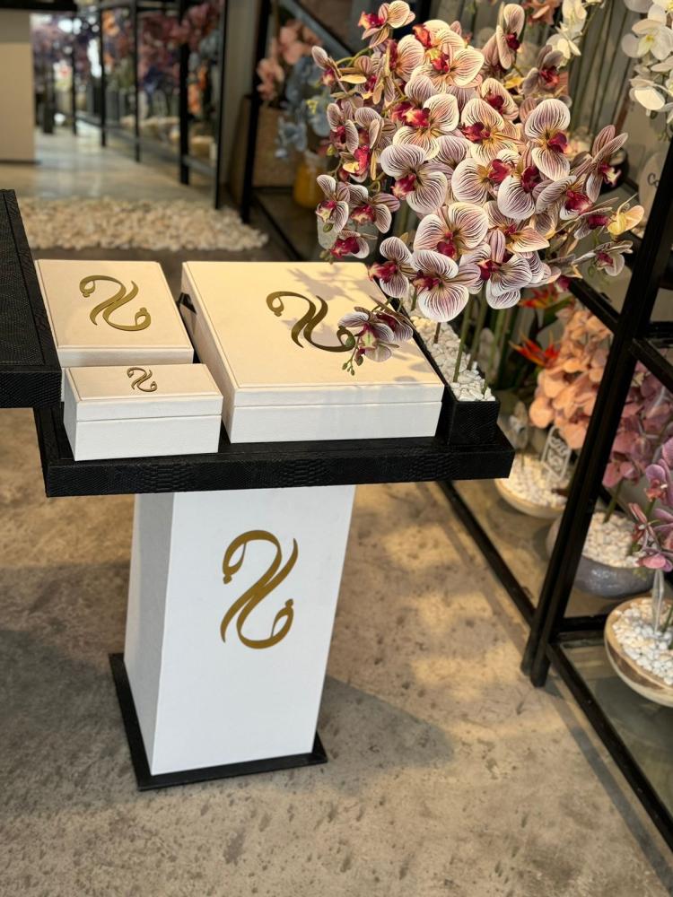 Two wedding networks with parents' gifts
