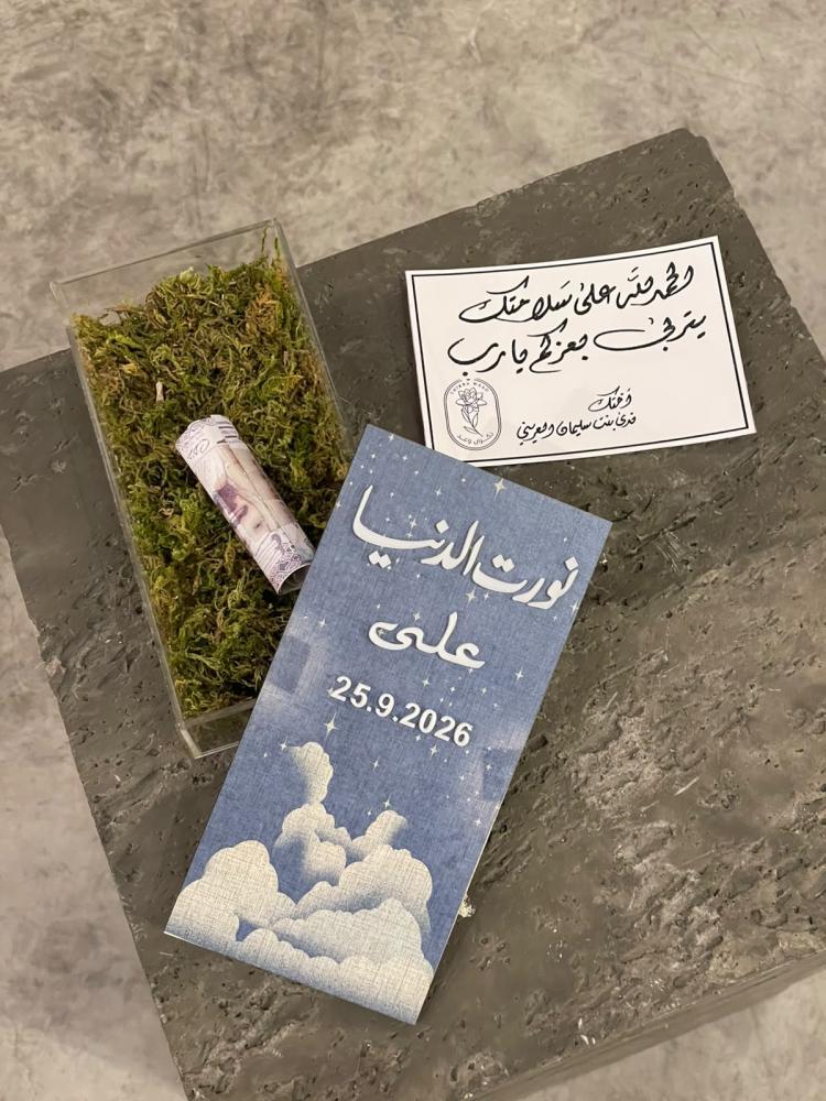 بوكس اكريلك مع غطاء خشب