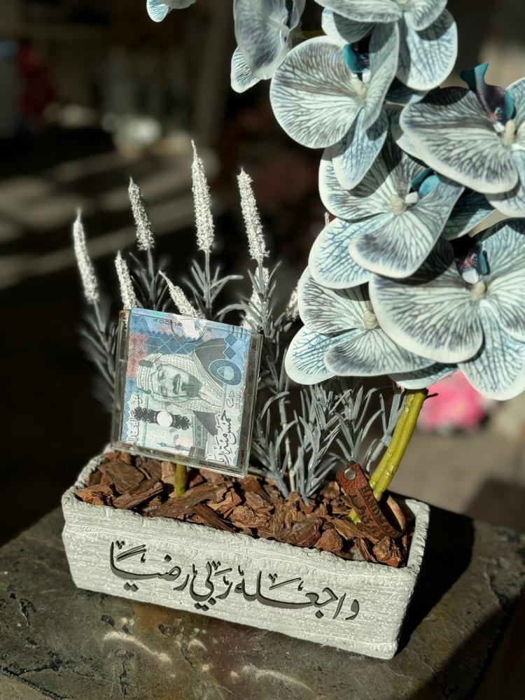 فازة الاسمنت المستطيلة مع ورد الاوركيد و الافندر غير شامل اكريلك المبلغ المالي