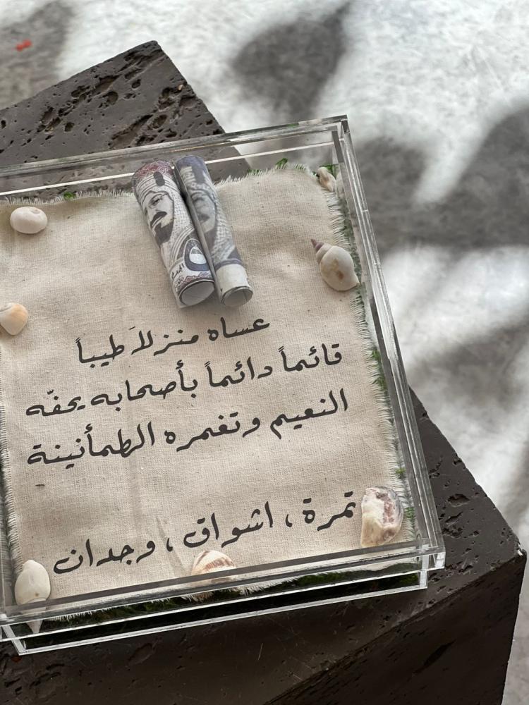 فازة الاسمنت مع ورد الاوركيد وبوكس اكريليك
