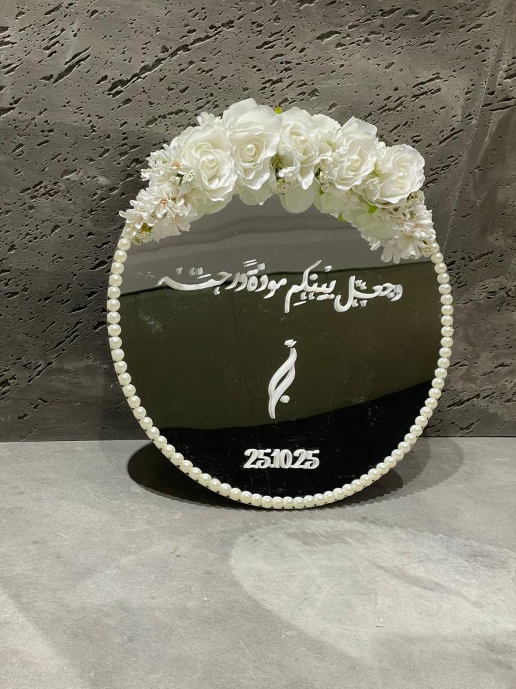 قاعدة مرايا مزينة من اللؤلؤ والورد الصناعي الفاخر