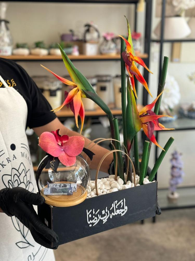 فازة عصفور الجنه شامل البلوره لتقديم مبلغ مالي