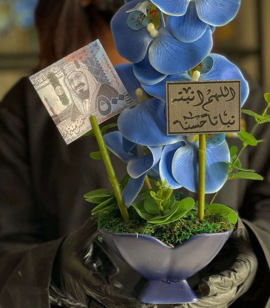 فازة ورد صناعي