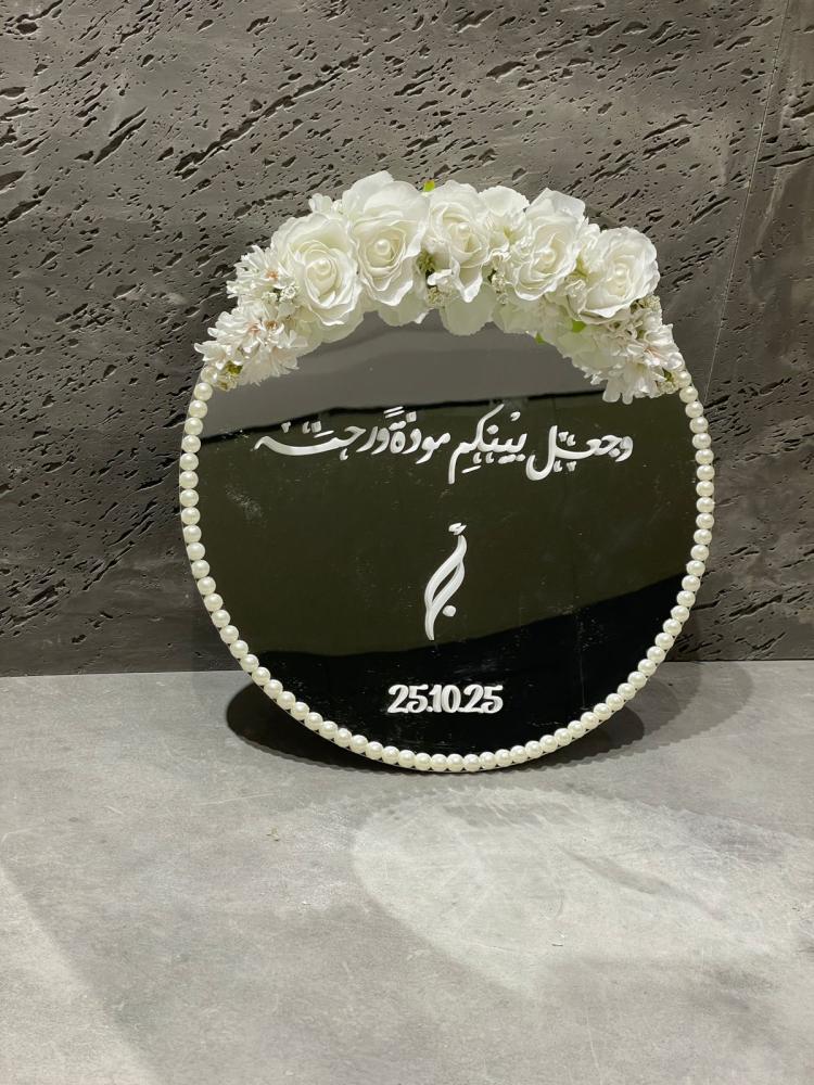 قاعدة مرايا مزينة من اللؤلؤ والورد الصناعي الفاخر