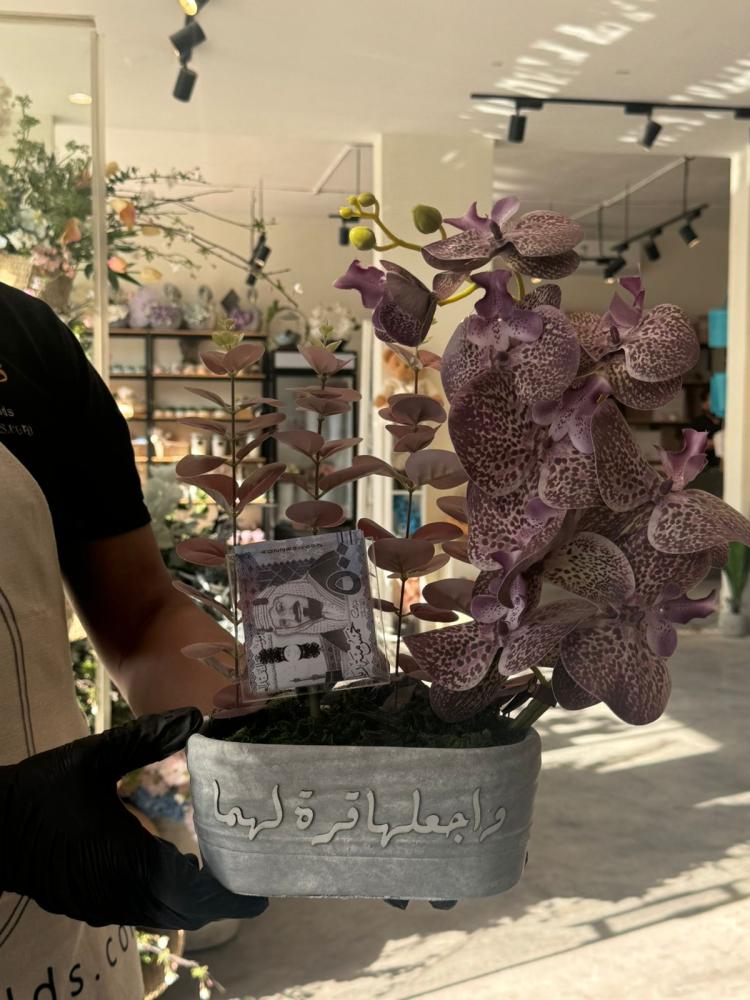 فازة الاسمنت مع ورد الاوركيد غير شامل اكريلك الفلوس