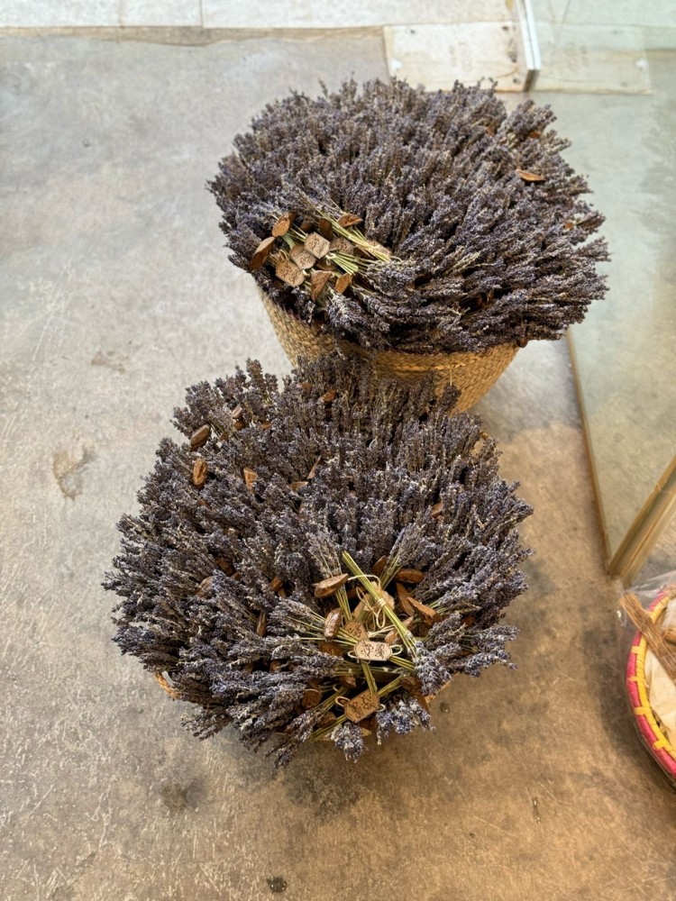 Natural dried lavender with a piece of luxurious Cambodian incense (single piece)