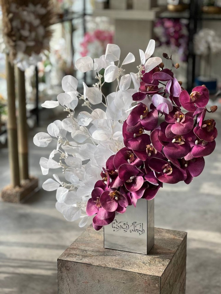 A vase with elegant coordination