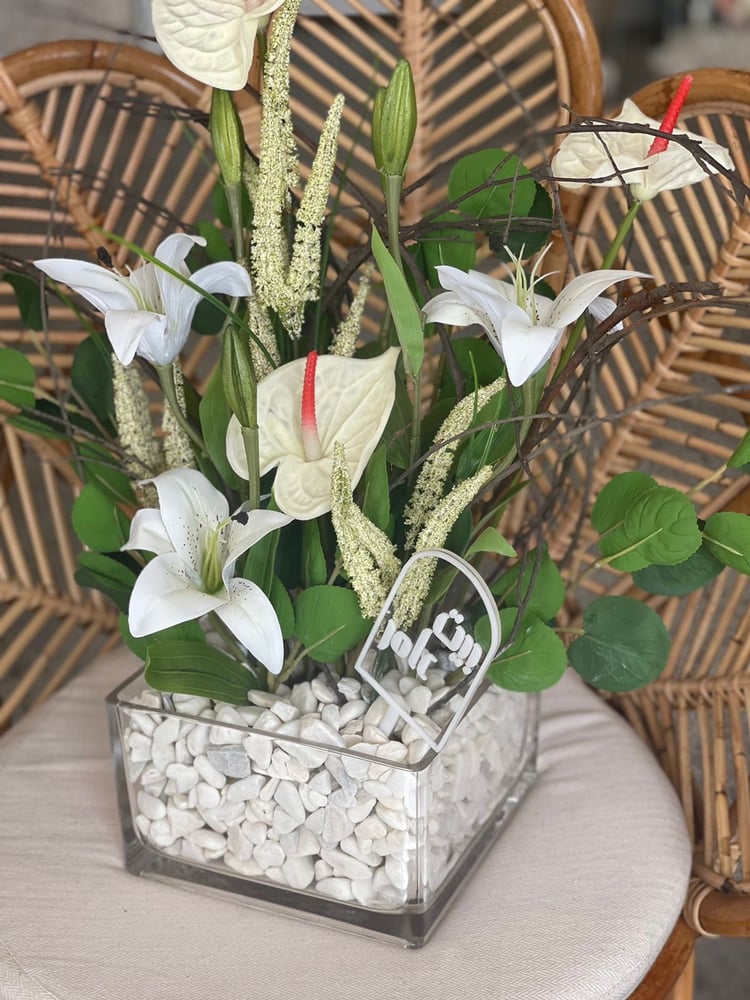 Artificial flower vase