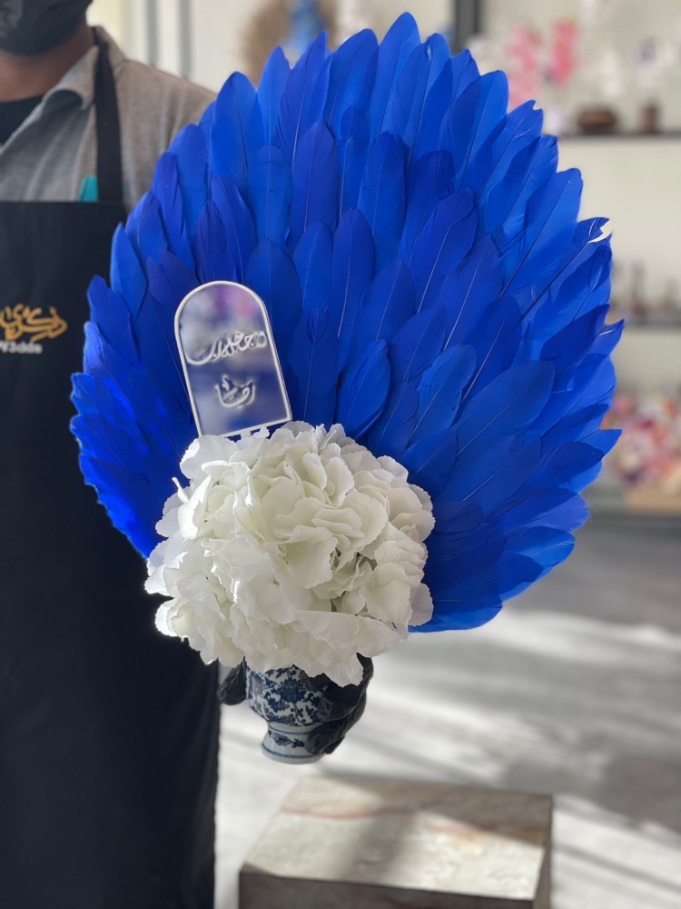 فازة بتنسيق الريش الجميل