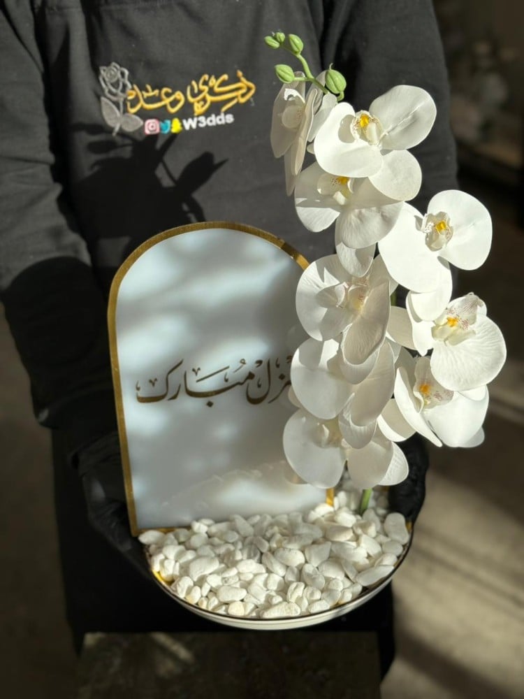 Artificial flower vase