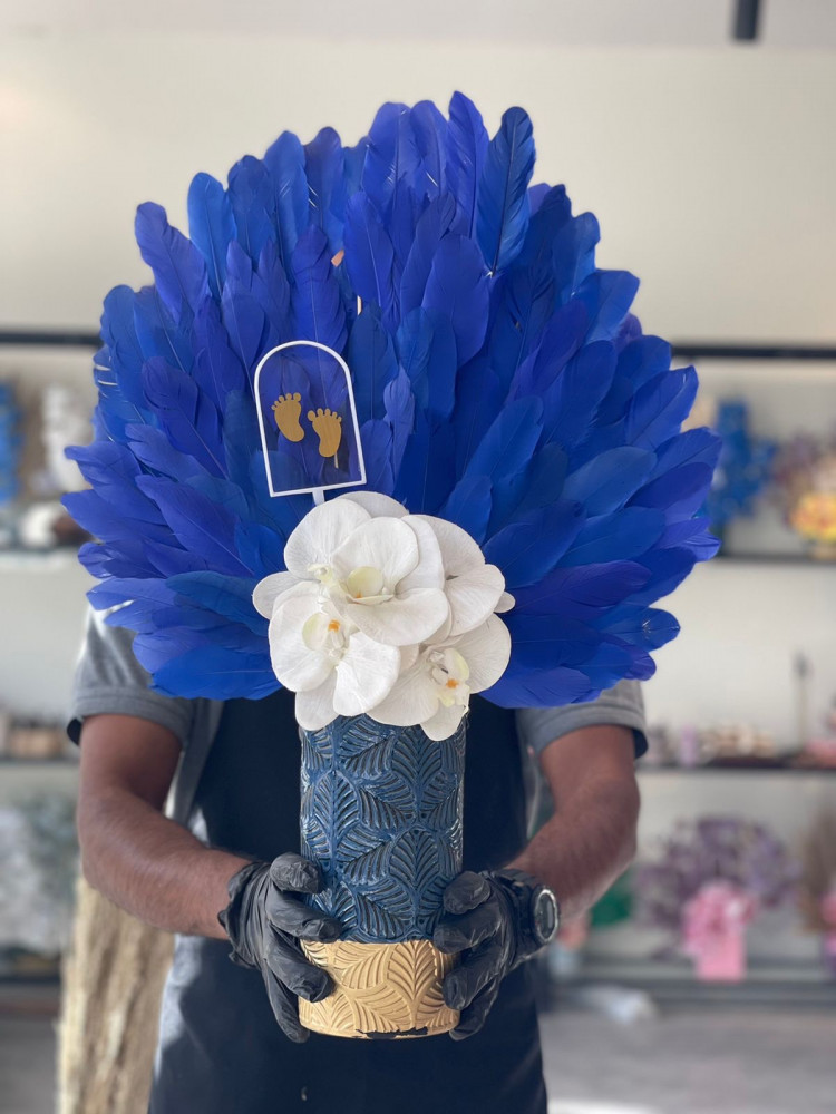 فازة بتنسيق الريش الجميل