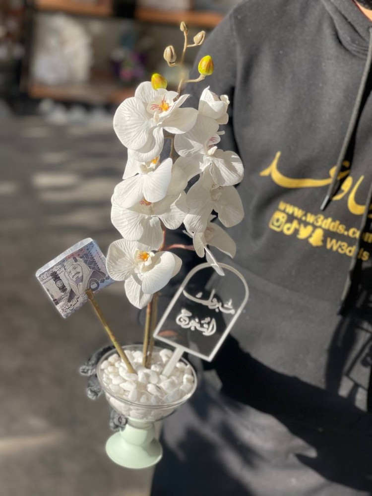 فازة ورد صناعي