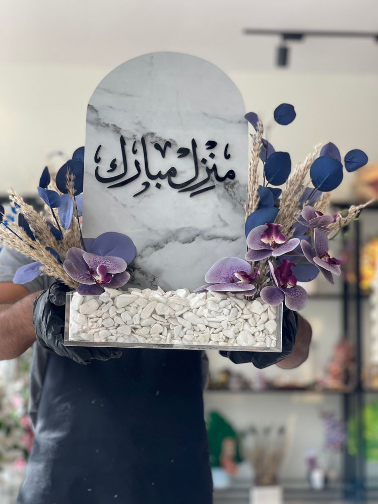 قاعدة اكريلك حجر طبيعي وسيراميك حجر الترافينتو مع الورد