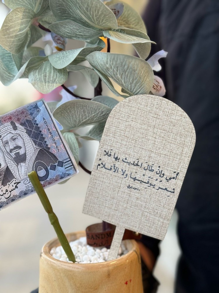 فازة الخشب الطبيعي مع الاوركيد