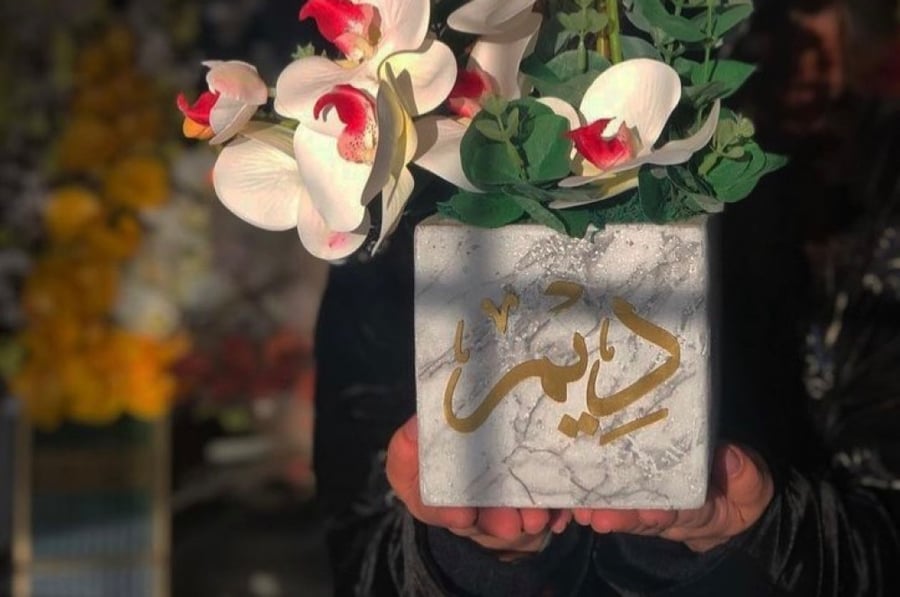 فازة ورد صناعي