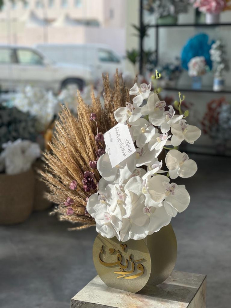 فازة اوركيد مع ريش