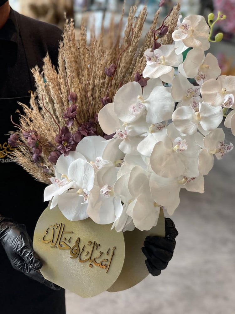 فازة ورد اوركيد مع ريش