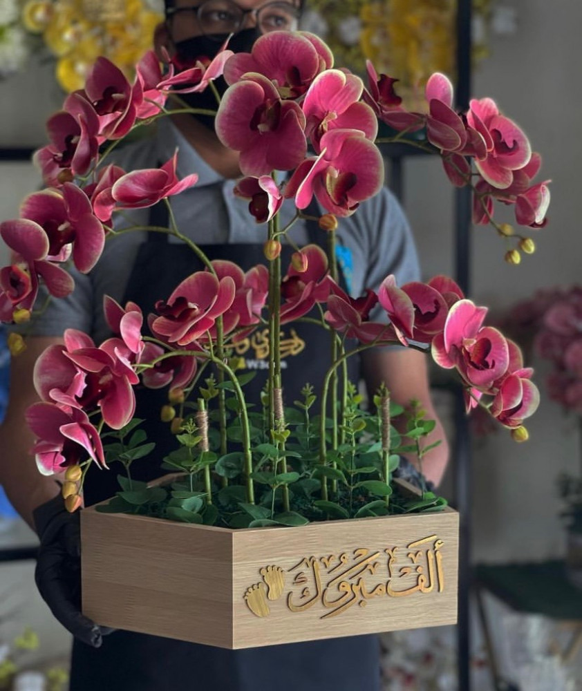 فازة ورد صناعي