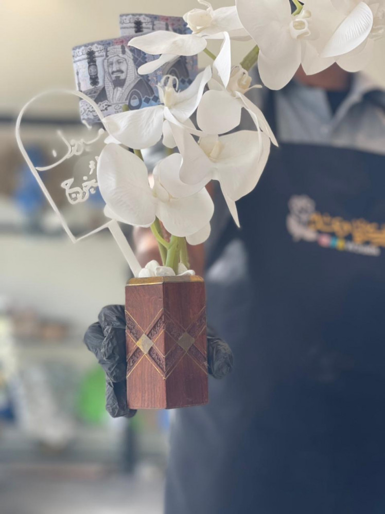 فازة خشب بتنسيق جميل