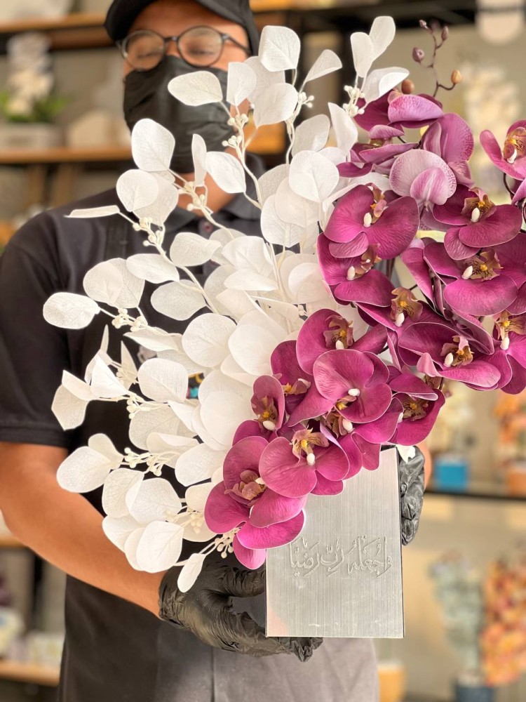 A vase with elegant coordination